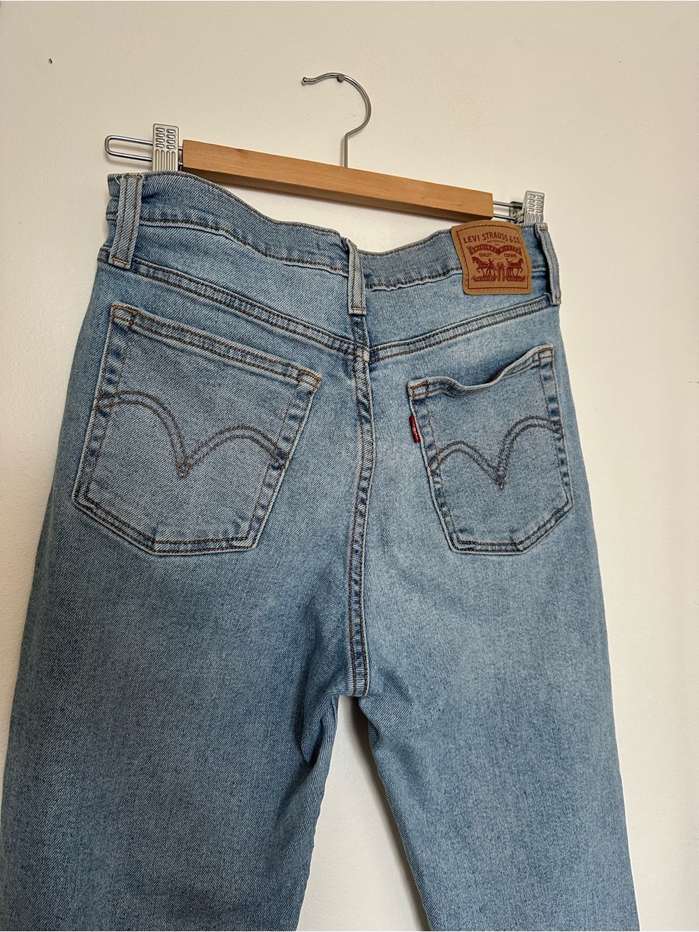 Levi's Women's Light Wash High-Rise Denim Jeans (Wedgie Straight)